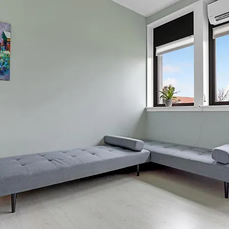 Apartment 1 Bedroom Lovely In Ronne