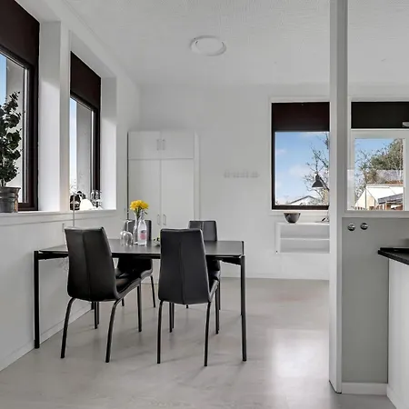 1 Bedroom Lovely In