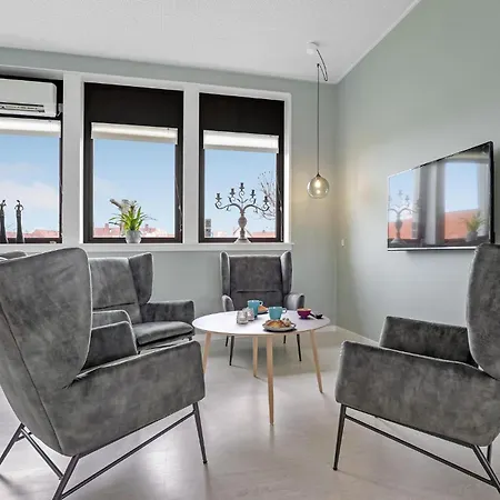 Apartment 1 Bedroom Lovely In