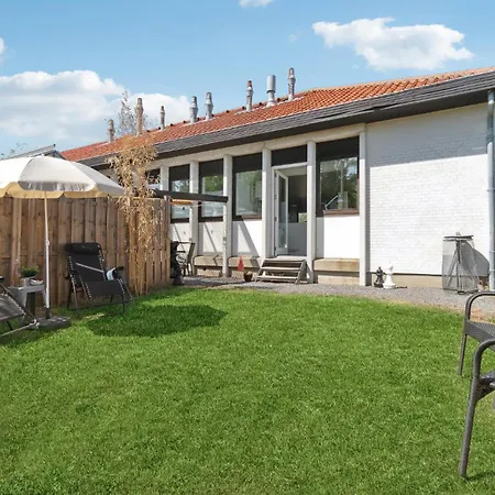 1 Bedroom Lovely In Apartment Ronne
