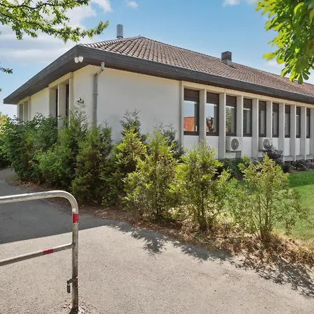 1 Bedroom Lovely In Apartment *